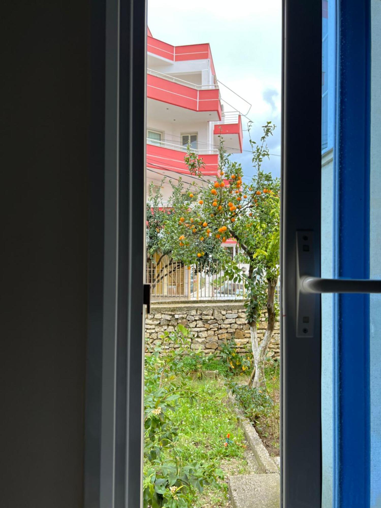Mimi'S Apartments Вльора Екстер'єр фото